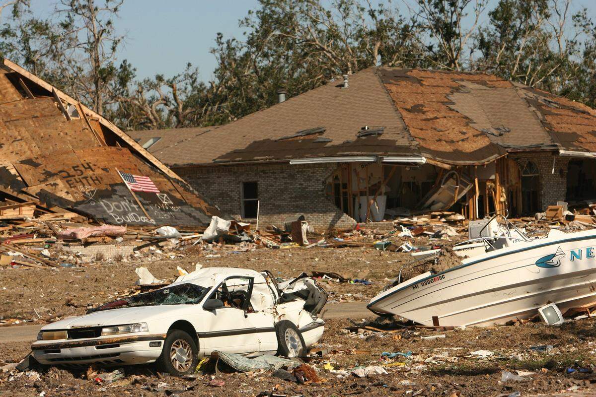リリ　　山2カオ写真 PHOTOS: Hurricane Katrina's devastating effect on South